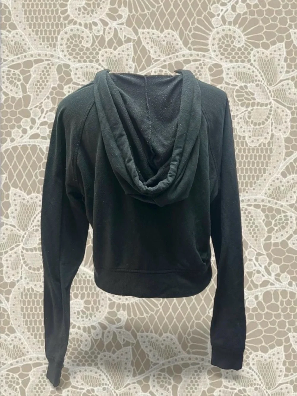 Adorable black cropped zip up hoodie ! - Picture 6 of 8